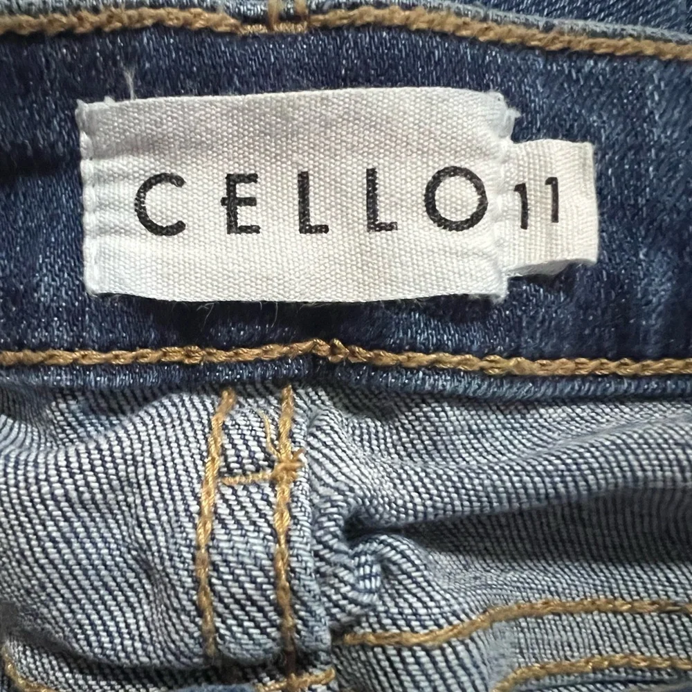 Cello Distressed Destroyed Ankle Jeans Stretch Size 11 - Picture 6 of 7